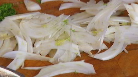 Рецепт салата с копченой семгой, виноградом и домашним майонезом