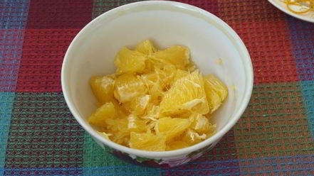 Рецепт салата с крабовыми палочками, апельсином и кукурузой