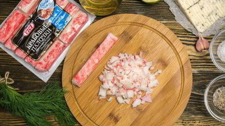 Рецепт салата с крабовыми палочками и авокадо