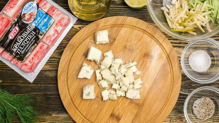 Рецепт салата с крабовыми палочками и авокадо