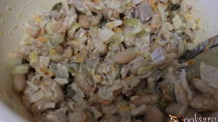 Рецепт салата с курицей и фасолью сытный