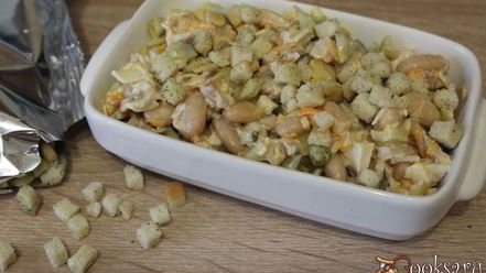 Рецепт салата с курицей и фасолью сытный