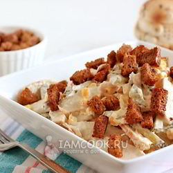 Рецепт Салата с курицей и сухариками