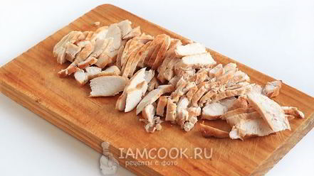 Рецепт салата с курицей и сухариками