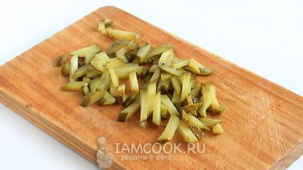 Рецепт салата с курицей и сухариками