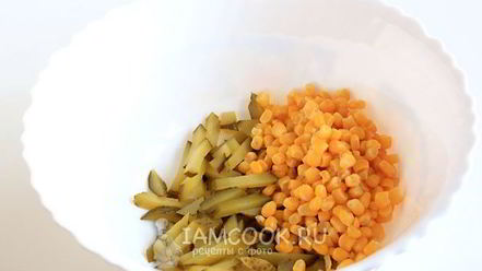 Рецепт салата с курицей и сухариками