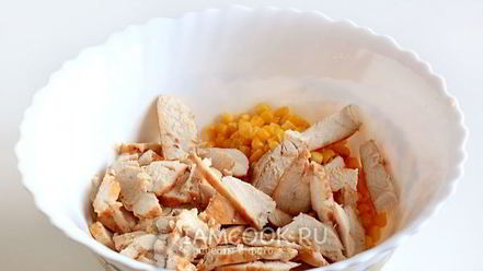 Рецепт салата с курицей и сухариками