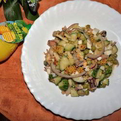 Рецепт Салата с морепродуктами и лимонно-горчичным соусом