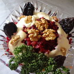 Рецепт Салата с орехами и черносливом