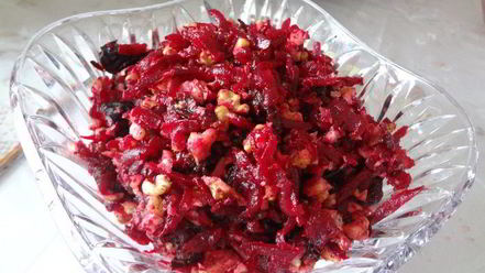 Рецепт салата с орехами и черносливом