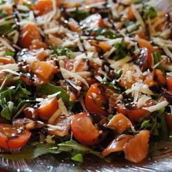 Рецепт Салата с руколой и лососем