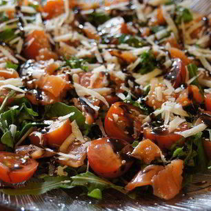 Рецепт Салата с руколой и лососем