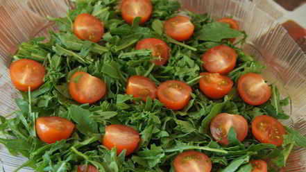 Рецепт салата с руколой и лососем