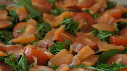 Рецепт салата с руколой и лососем