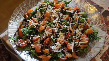 Рецепт салата с руколой и лососем