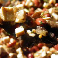 Салат с тофу, фасолью и грибами