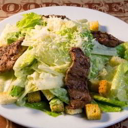 Рецепт Салата Цезарь по-американски с маслинами и огурцами