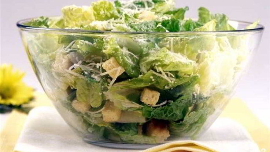 Рецепт салата цезарь с кальмарами