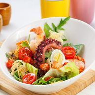 Рецепт Салата Цезарь с креветками и осьминогом