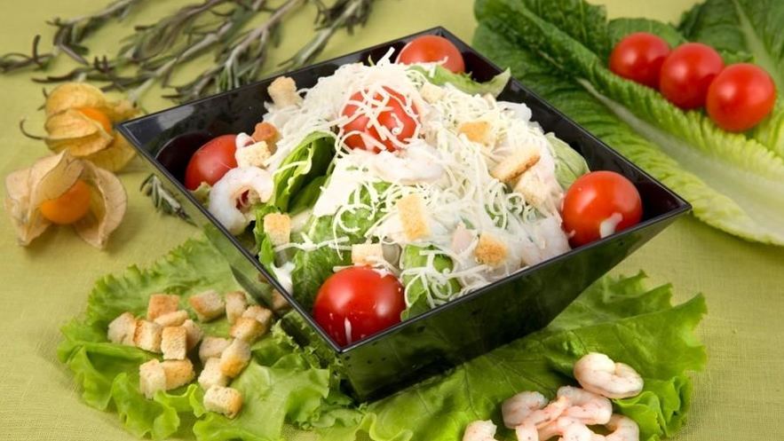 Рецепт салата цезарь с креветками классический