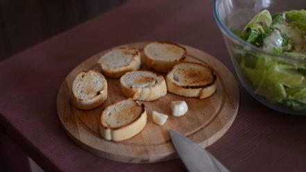 Рецепт салата цезарь с креветками