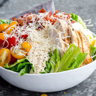 Рецепт Салата цезарь с курицей и беконом