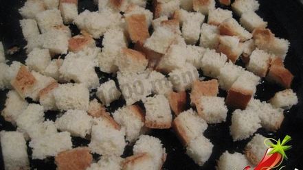 Рецепт салата цезарь с курицей и домашними сухариками