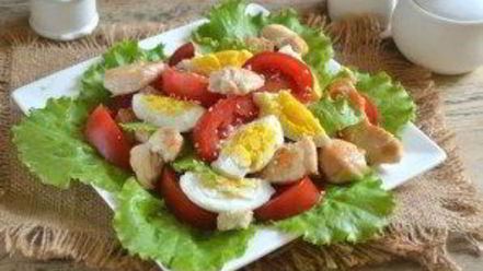 Рецепт салата цезарь с курицей и сухариками