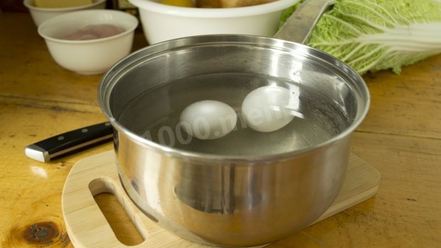 Рецепт салата цезарь с курицей, сухариками и помидорами