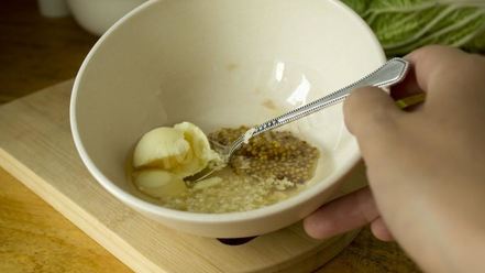 Рецепт салата цезарь с курицей, сухариками и помидорами