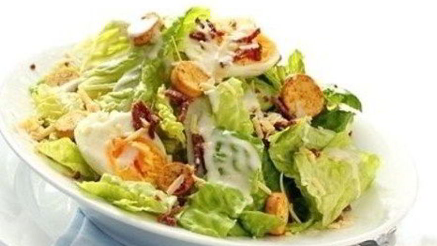 Рецепт салата цезарь с палтусом