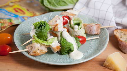 Рецепт Шашлыка из куриной грудки под соусом Цезарь