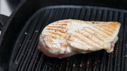 Рецепт шашлыка из куриной грудки под соусом цезарь