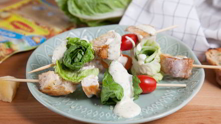 Рецепт шашлыка из куриной грудки под соусом цезарь