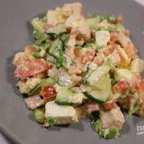 Цезарь с курицей и сухариками