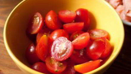 Рецепт цезаря с лососем и помидорками черри