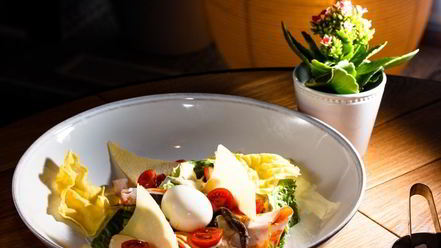 Рецепт утреннего цезаря с яйцом