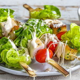 Рецепт Закуски на шпажках на тему салата цезарь