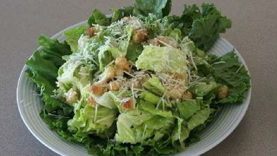 Рецепт зеленого салата с соусом цезарь