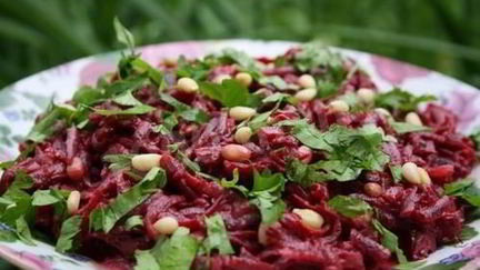 Рецепт Свекольно орехового салат