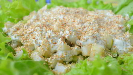 Рецепт свежего летнего салата с фетой и огурцом