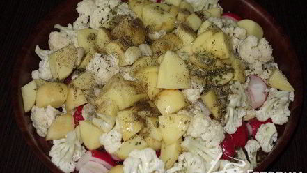 Рецепт теплого салата из редиса и овощей