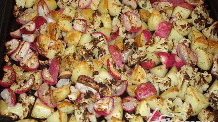 Рецепт теплого салата из редиса и овощей