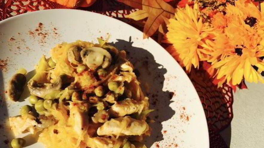 Рецепт теплого салата из спагетти-тыквы и куриной грудки