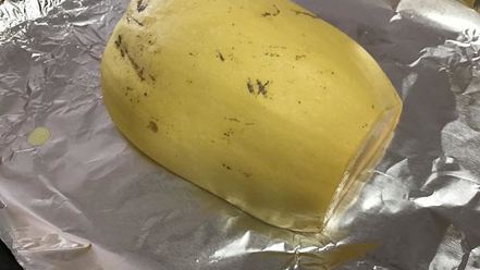 Рецепт теплого салата из спагетти-тыквы и куриной грудки