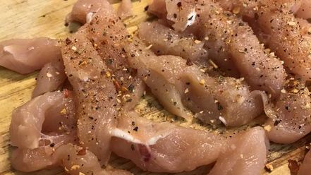 Рецепт теплого салата из спагетти-тыквы и куриной грудки