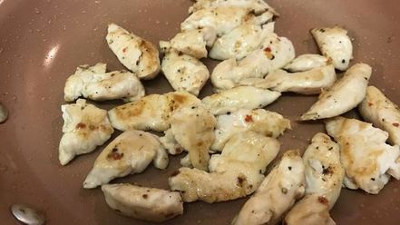 Рецепт теплого салата из спагетти-тыквы и куриной грудки