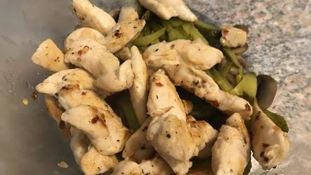 Рецепт теплого салата из спагетти-тыквы и куриной грудки