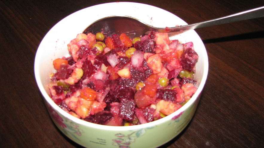 Рецепт классического винегрета с луком