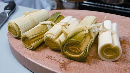 Рецепт лука-порея с соусом винегрет